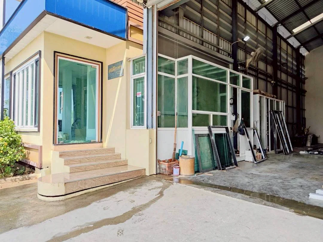 ให้เช่าโกดัง พร้อมสำนักงาน พื้นที่ 359.5 ตร.ม. หนองเพรางาย ไทรน้อย นนทบุรี ถนนเข้า-ออกสะดวก รองรับรถบรรทุก ZB098 - image 7
