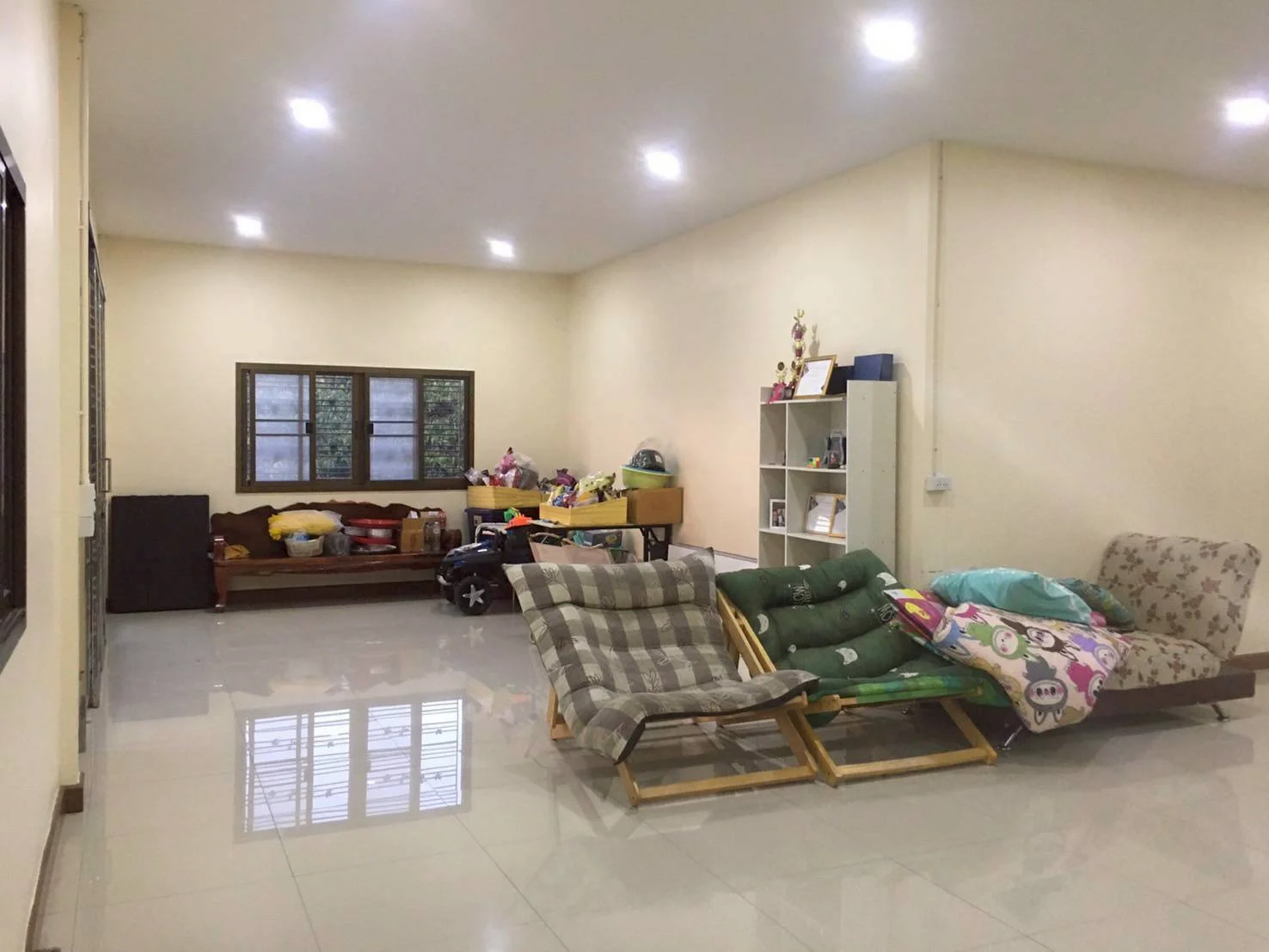 ขายบ้านพร้อมที่ดิน ติดถนน เนื้อที่ 1-0-46.5 ไร่  ตรงข้ามโรงเรียนวัดโนนเหล็ก  เมืองอุทัยธานี    ZK606    - image 4