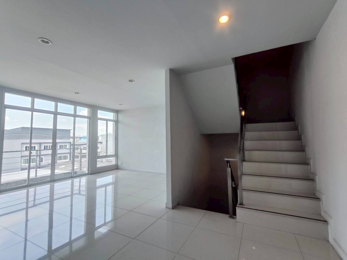 ให้เช่าโฮมออฟฟิศ Modern Style ขนาดใหญ่ 2 คูหา 4 ชั้น ประชาอุทิศ 23 ใกล้ทางด่วน สภาพใหม่ พร้อมเข้าอยู่ ZB111 - image 7