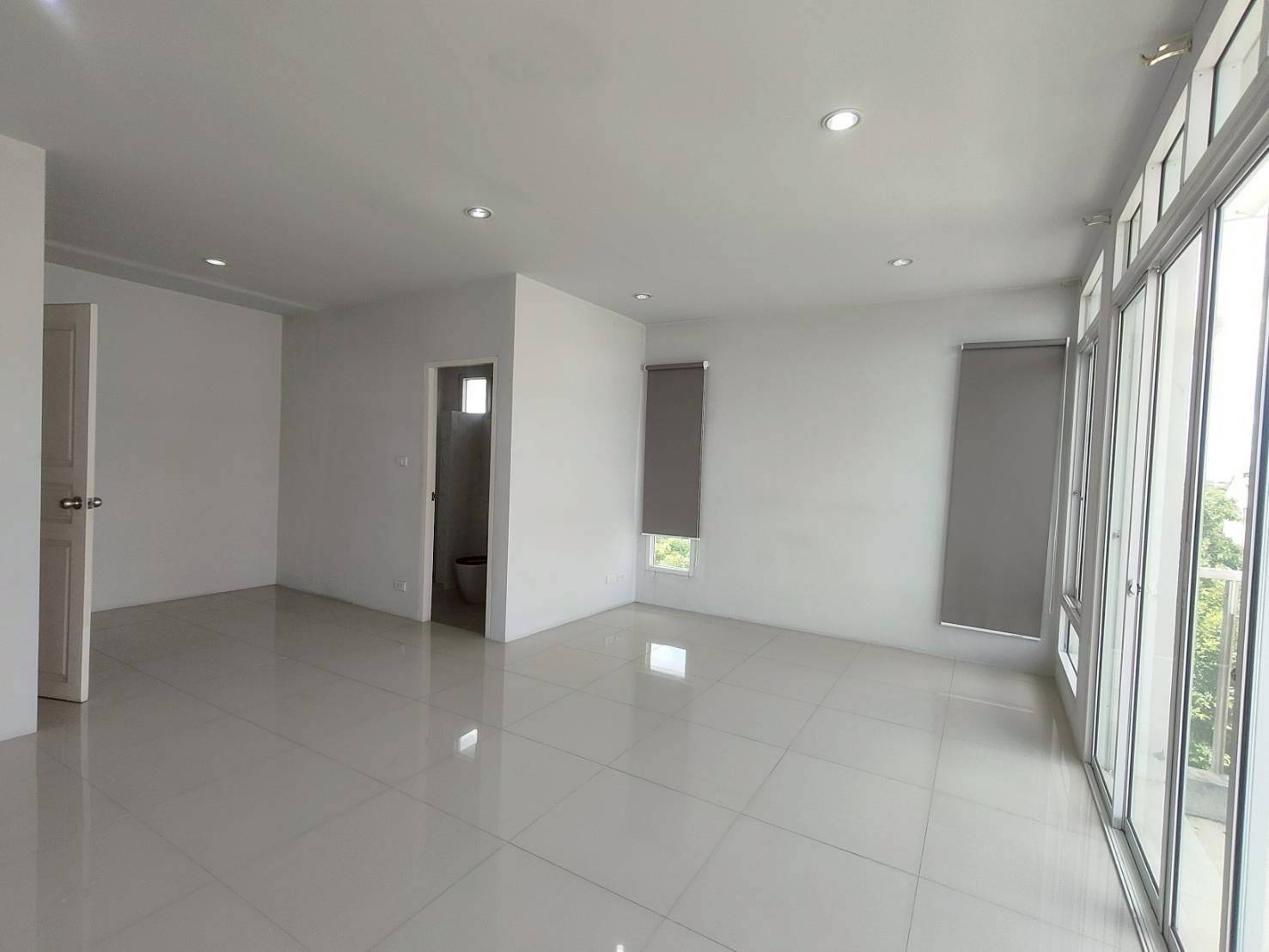 ให้เช่าโฮมออฟฟิศ Modern Style ขนาดใหญ่ 2 คูหา 4 ชั้น ประชาอุทิศ 23 ใกล้ทางด่วน สภาพใหม่ พร้อมเข้าอยู่ ZB111 - image 8