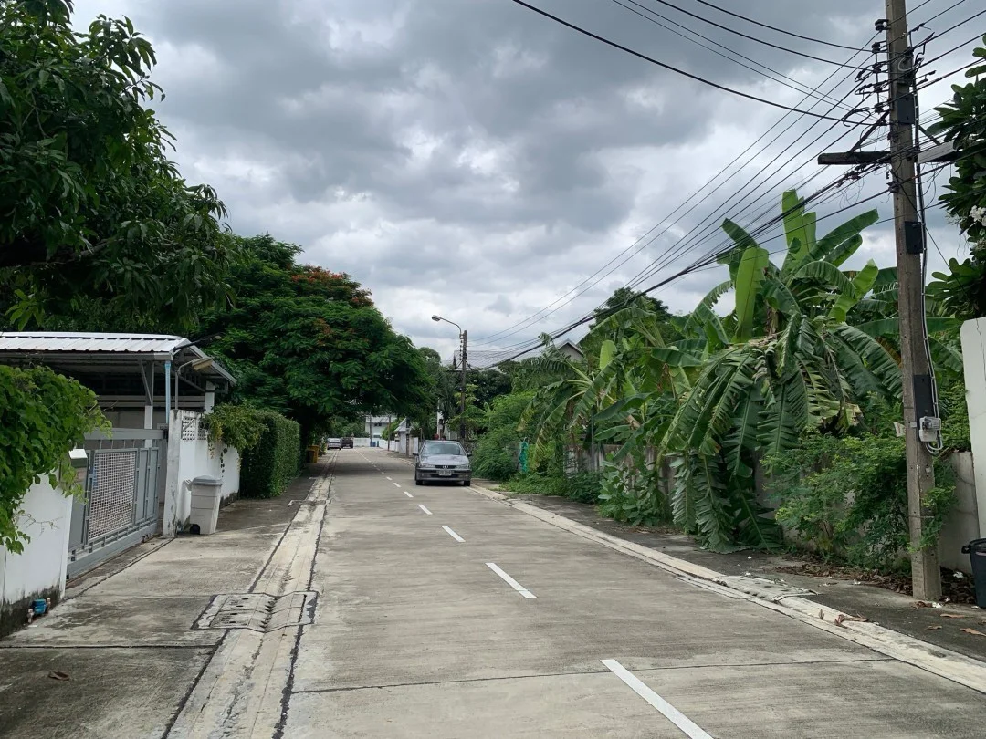 ที่ดิน 192 ตร.วา รามอินทรา 61 ล้อมรั้วแล้วถมแล้ว ใกล้รถไฟฟ้า - image 6