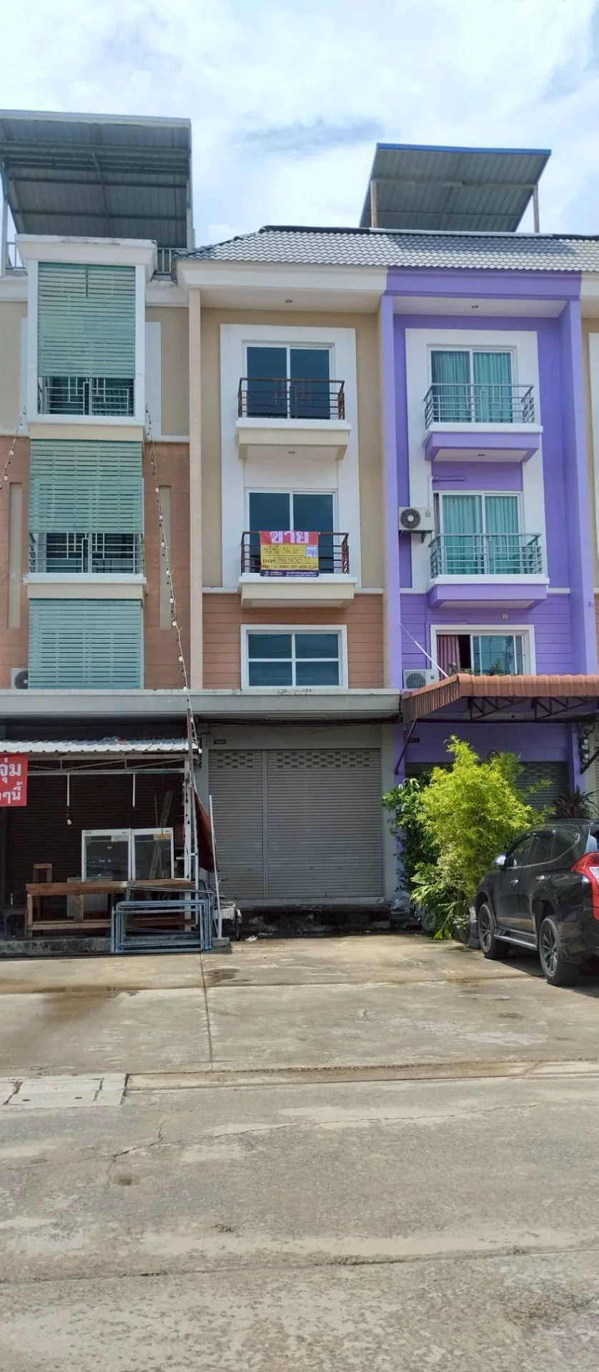 ขายอาคารพาณิชย์ 3.5 ชั้น ทำเลทองย่านพุทธบูชา 39 ใกล้แยกวัดโอภาสี พร้อมเข้าอยู่ ราคา 4,500,000 บาท (ค่าโอนคนละครึ่ง)