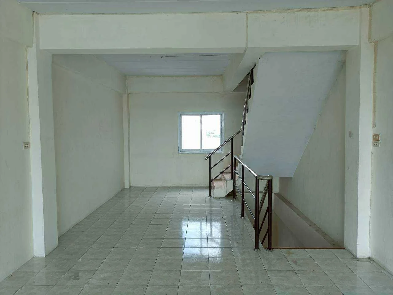 ขาย อาคารพานิชย์ 4 ชั้น ขนาด 49 ตร.ว ทำเลเหมาะเเก่ การค้าขาย ทำออฟฟิตขนาดกลาง โกดังขนาดเล็ก มีชั้นลอย เเละด่านฟ้า - image 6