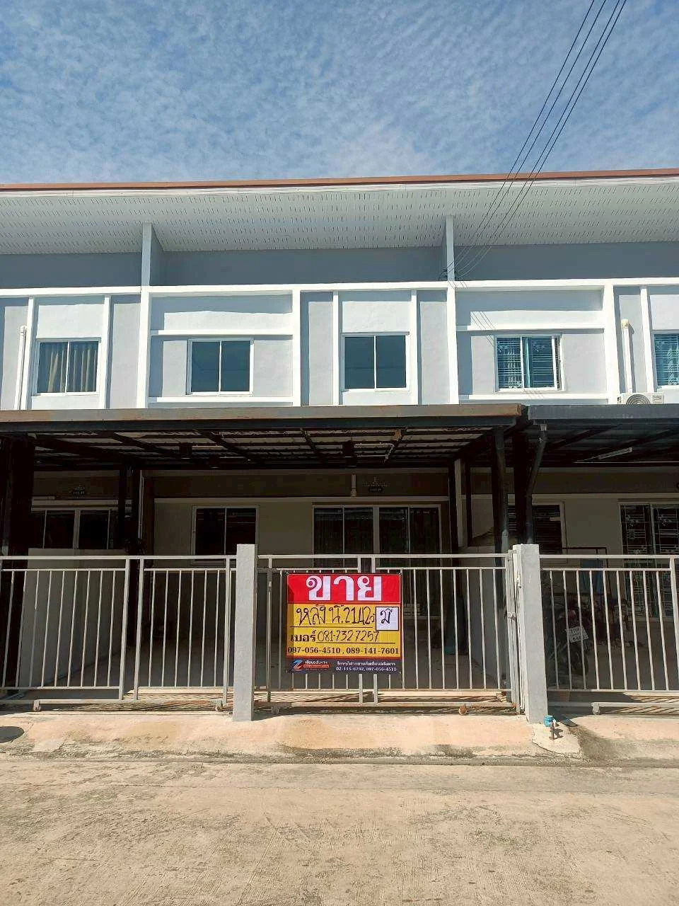 ขายด่วน!! ทาวเฮ้าว์ 2 ชั้น ขนาด 21.42 ตร.ว สภาพใหม่เอี่ยมอยู่ในโครงการ หมู่บ้าน ทัศนีย์ สุขสวัสดิ์ - เเหลมฟ้าผ่า