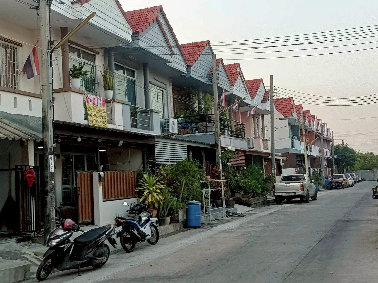 ขายด่วน!! ทาวน์เฮ้าส์ 2 ชั้น 21. ตร.ว พร้อมอยู่ หมู่บ้านรุ่งเรืองวิลล่า ถนนบ้านคลองสวน ประชาอุทิศ 90 อ.พระสมุทรเจดีย์ - image 2
