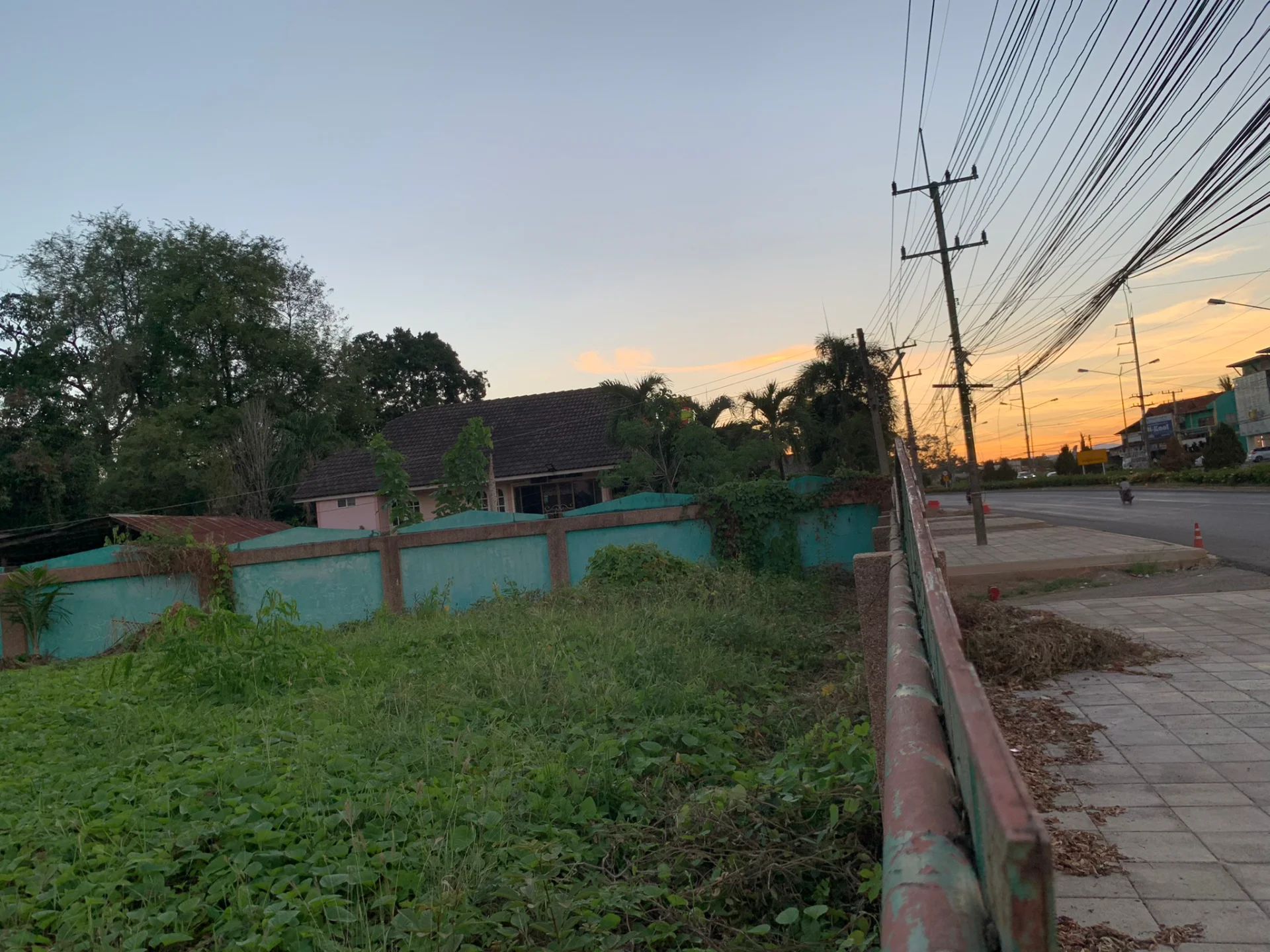 ขายที่ดิน 3 ไร่ ติดถนนสี่เลน ใกล้ Big C น่าน ทำเลดีมากๆ ทำเลนี้หาไม่ได้อีกแล้ว พื้นดินแน่น ถมสูง ล้อมรั้วไว้อย่างดี - image 5