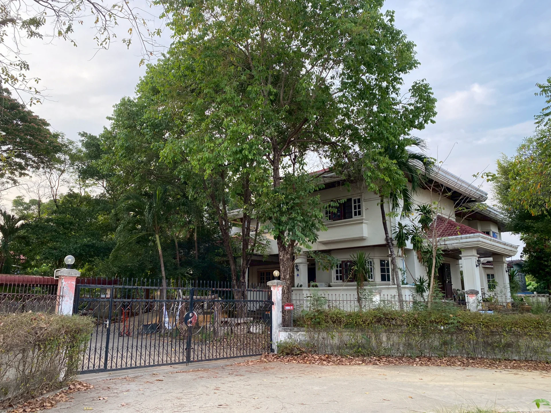 ขายที่ดินพร้อมสิ่งปลูกสร้าง เนื้อที่ 1-2-83 ไร่ ทำเลส่วนตัว  ติดถนนเฉลิมพระเกียรติ ร.9 ซอย62   ประเวศ  ZY241 - image 2