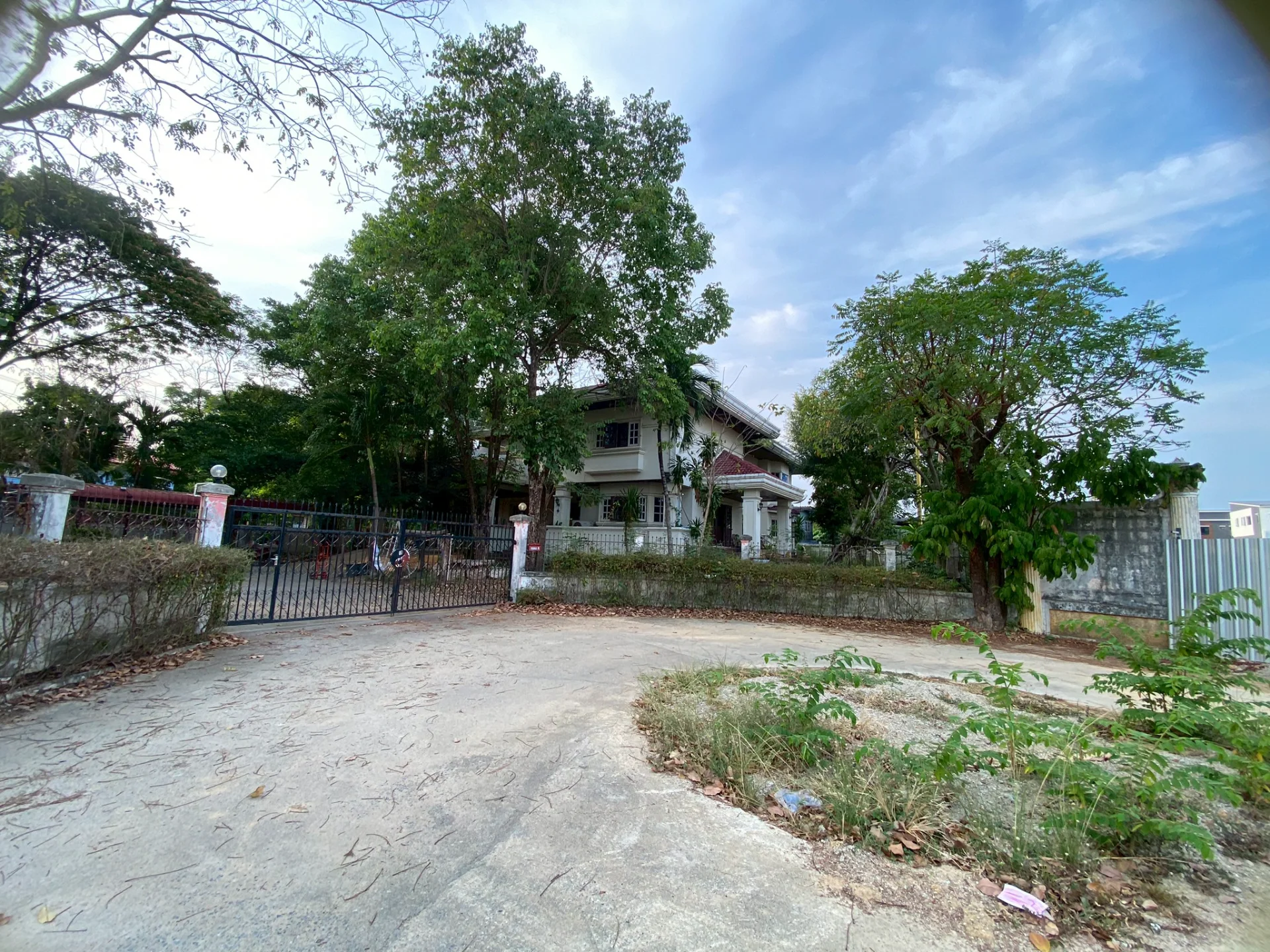 ขายที่ดินพร้อมสิ่งปลูกสร้าง เนื้อที่ 1-2-83 ไร่ ทำเลส่วนตัว  ติดถนนเฉลิมพระเกียรติ ร.9 ซอย62   ประเวศ  ZY241 - image 4