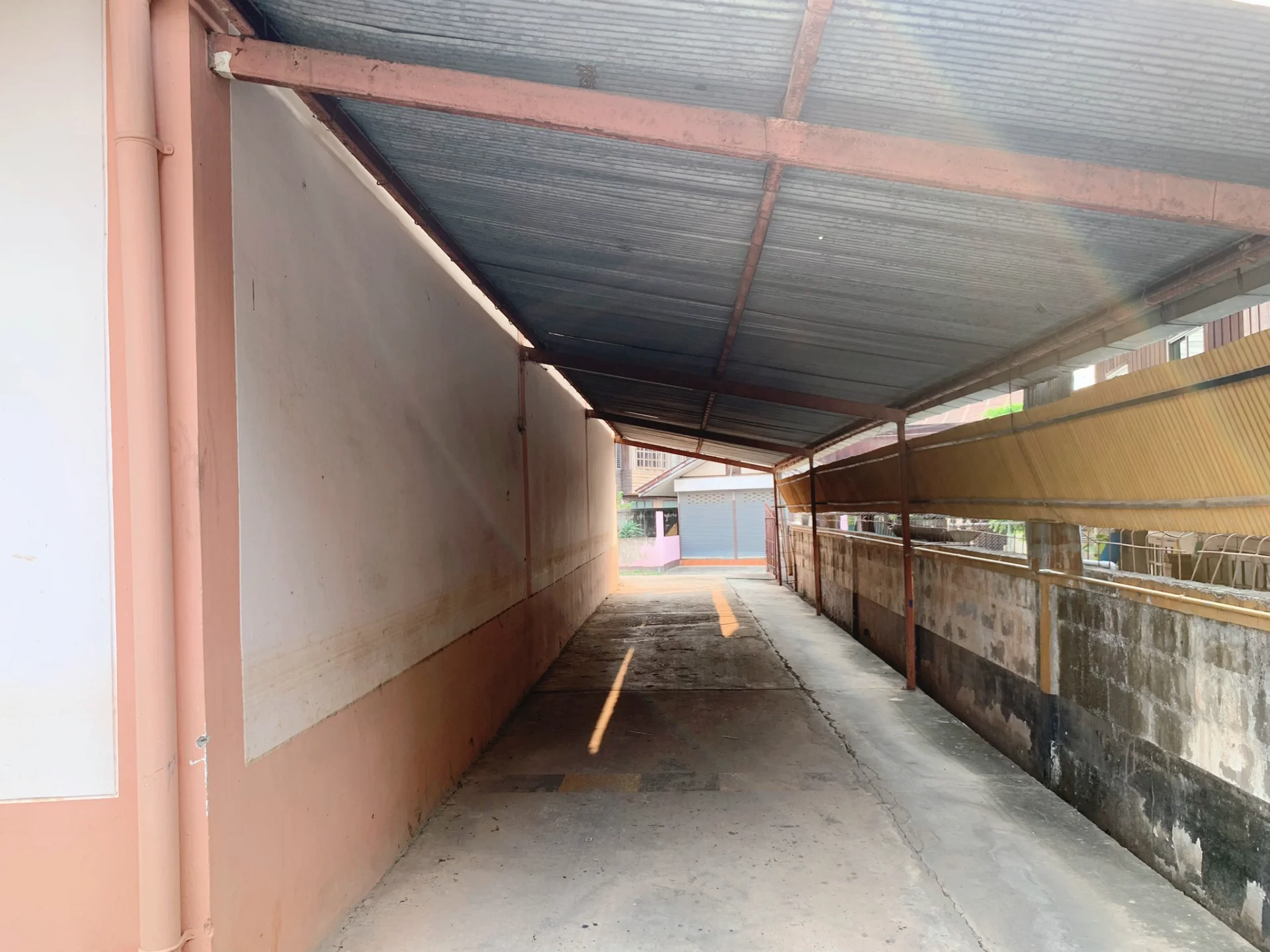 ขายอาคารพาณิชย์ 267 ตรว. 2 ชั้นครึ่ง 7 คูหาครึ่ง พร้อมส่วนต่อเติมด้านหลังและโรงจอดรถ จ.น่าน - image 4