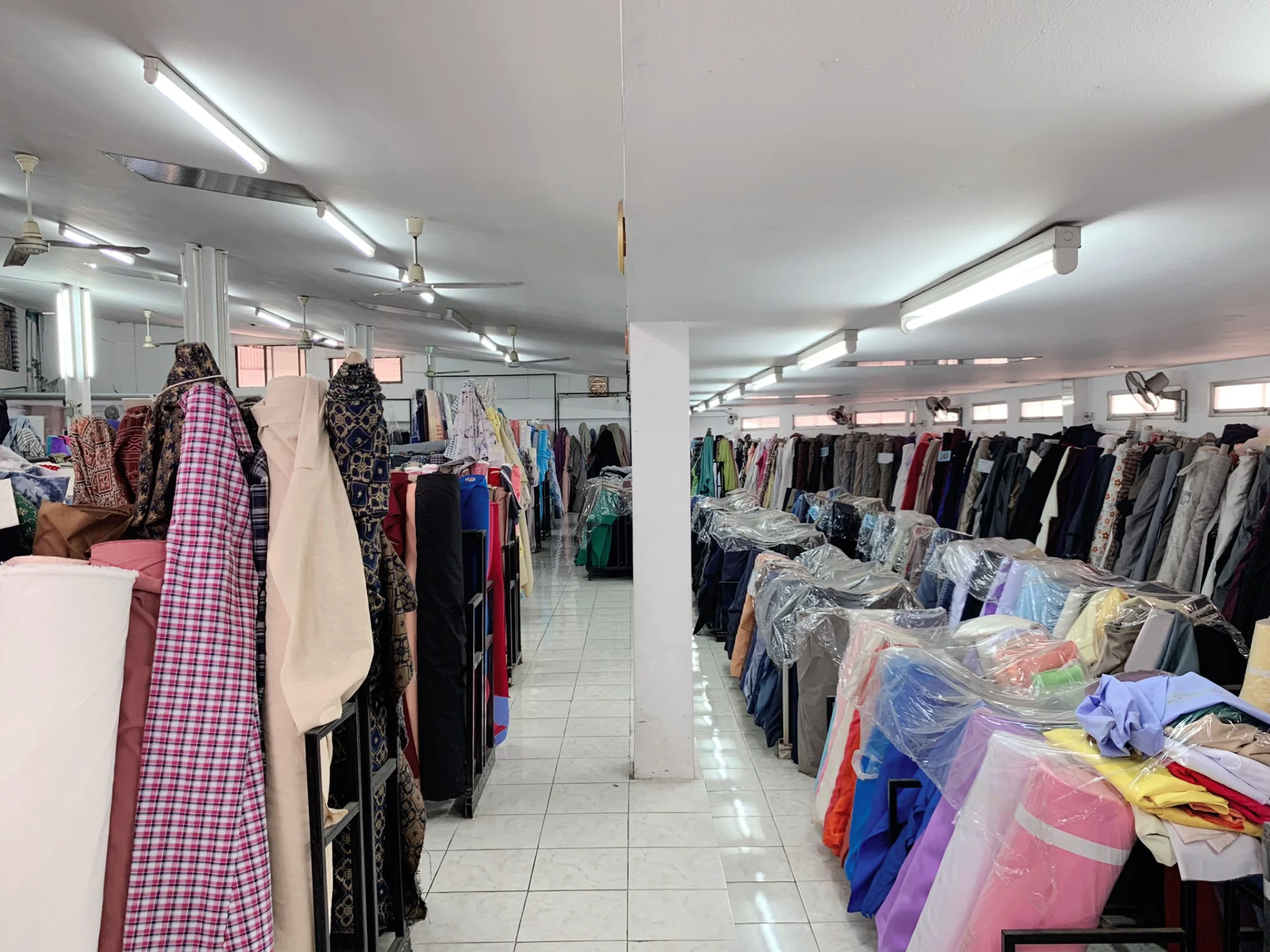 ขายอาคารพาณิชย์ 267 ตรว. 2 ชั้นครึ่ง 7 คูหาครึ่ง พร้อมส่วนต่อเติมด้านหลังและโรงจอดรถ จ.น่าน - image 7