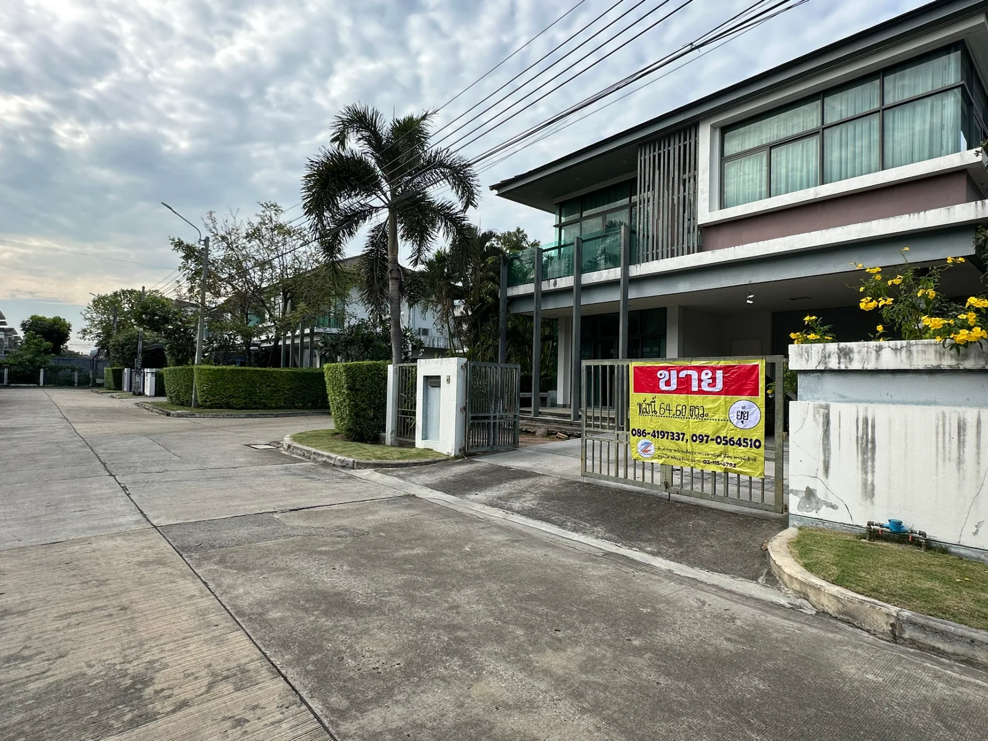 ขายบ้านเดี่ยว  64.60 ตร.วา.  มบ.เศรษฐสิริ ศรีนครินทร์-พระราม 9   กรุงเทพ-กรีฑา ซ.7  ZY237  - image 2