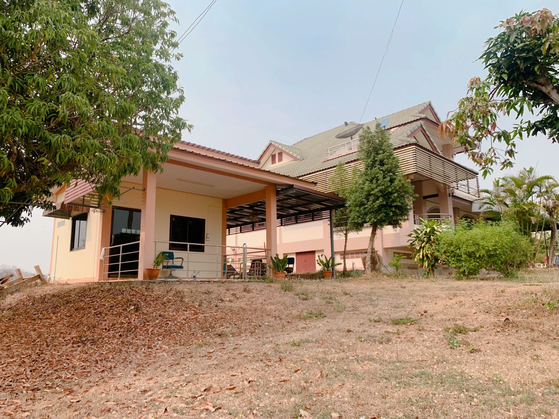 ขายบ้านพร้อมที่ดินเกือบ 3 ไร่ ติดถนน อยู่ใกล้เมืองน่าน 4 ห้องนอน 2 ห้องน้ำ - image 3