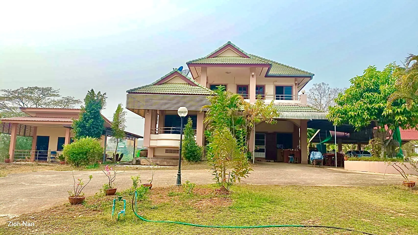 ขายบ้านพร้อมที่ดินเกือบ 3 ไร่ ติดถนน อยู่ใกล้เมืองน่าน 4 ห้องนอน 2 ห้องน้ำ