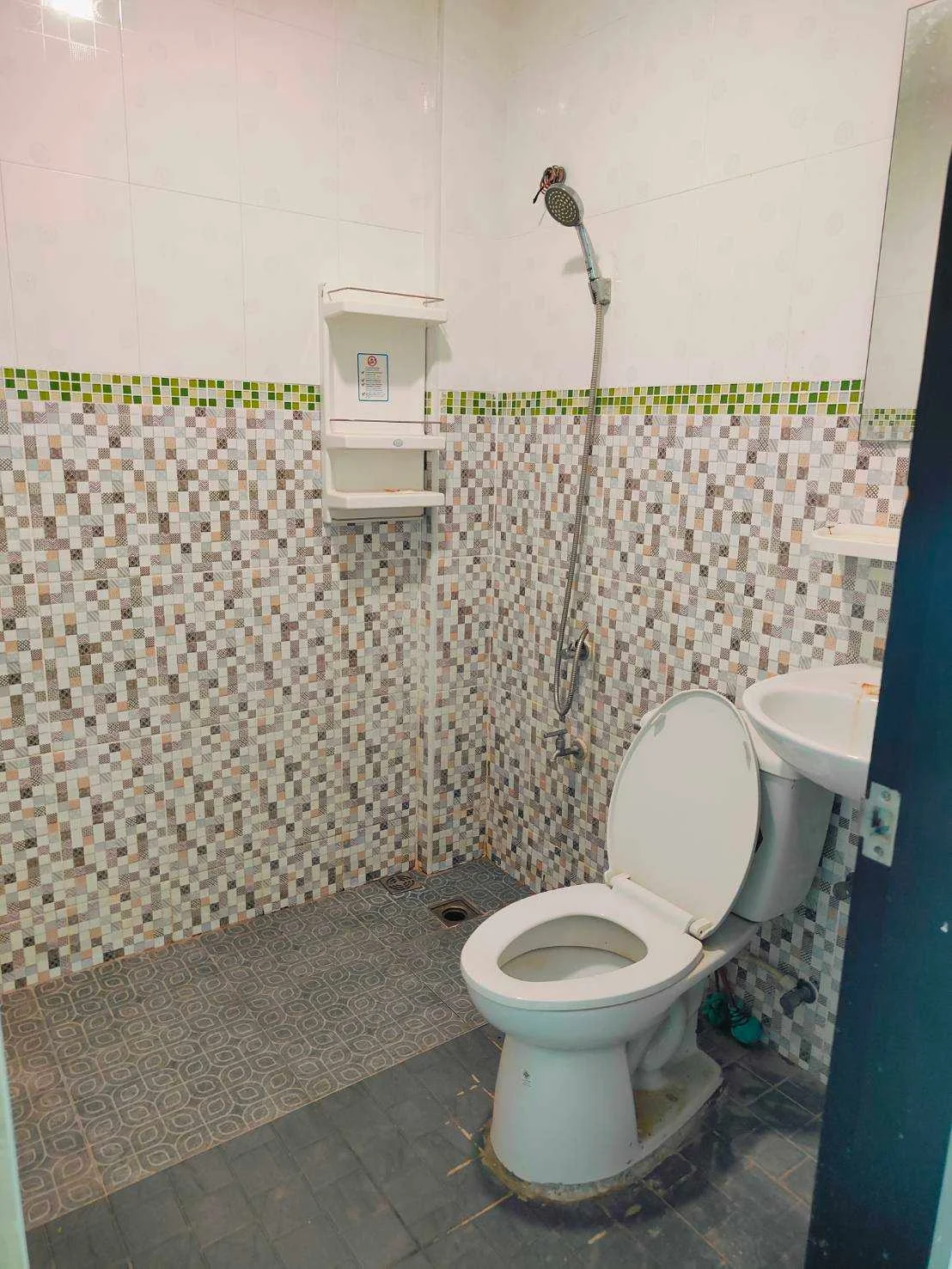 ขายที่ดินพร้อมอาคารพาณิชย์ 4 ชั้น 1 คูหา หน้าหมู่บ้านคู่ขวัญหรรษา 6 เพชรเกษม 81 ย่านชุมชน มีที่จอดรถ เดินทางสะดวก  - image 9