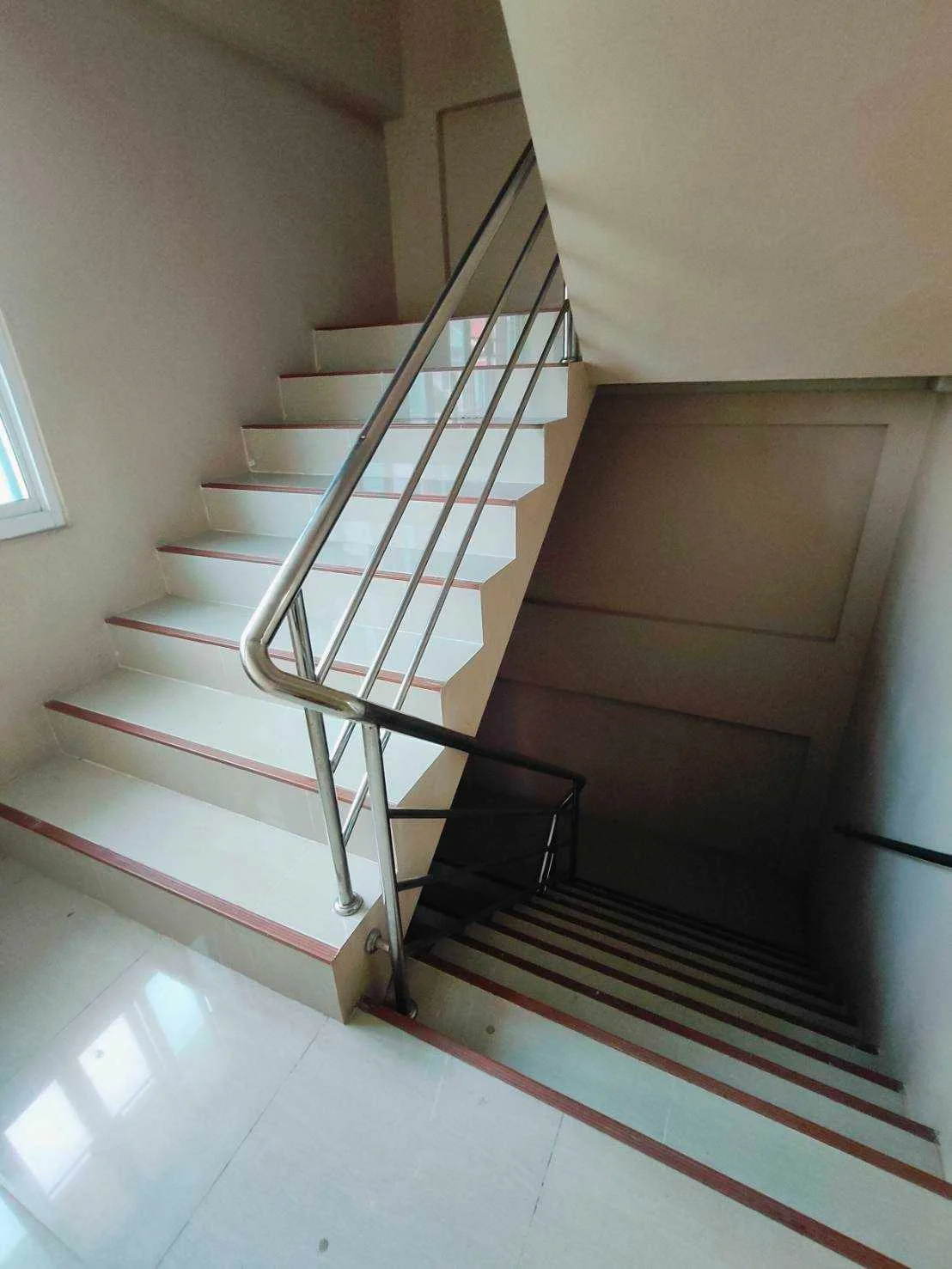 ขายที่ดินพร้อมอาคารพาณิชย์ 4 ชั้น 1 คูหา หน้าหมู่บ้านคู่ขวัญหรรษา 6 เพชรเกษม 81 ย่านชุมชน มีที่จอดรถ เดินทางสะดวก  - image 6