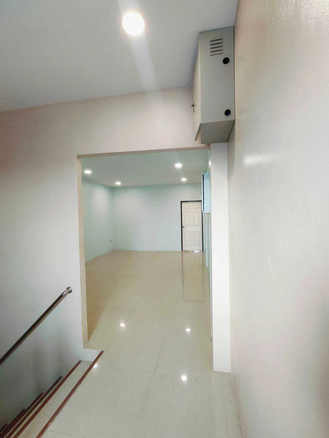 ขายที่ดินพร้อมอาคารพาณิชย์ 4 ชั้น 1 คูหา หน้าหมู่บ้านคู่ขวัญหรรษา 6 เพชรเกษม 81 ย่านชุมชน มีที่จอดรถ เดินทางสะดวก  - image 7