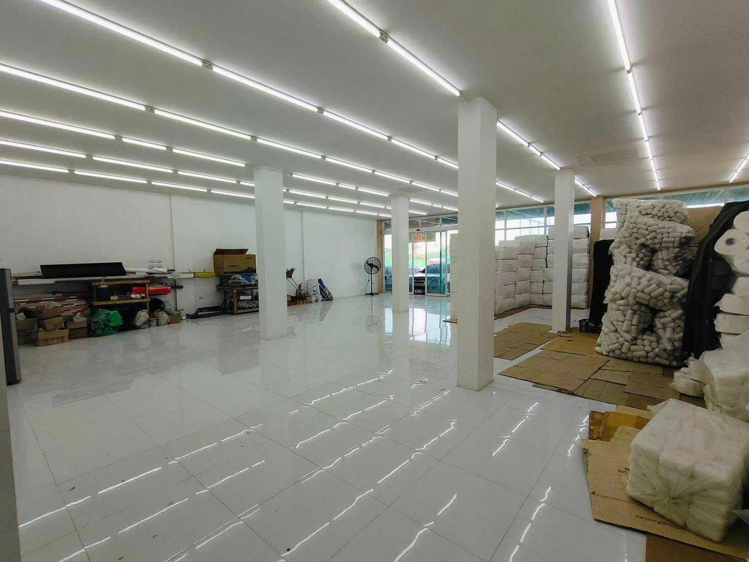 ขายห้องเช่า อาคารพาณิชย์ 4 ชั้น 3 คูหา หน้าหมู่บ้านคู่ขวัญหรรษา 6 เพชรเกษม 81 ย่านชุมชน มีที่จอดรถ เดินทางสะดวก - image 4