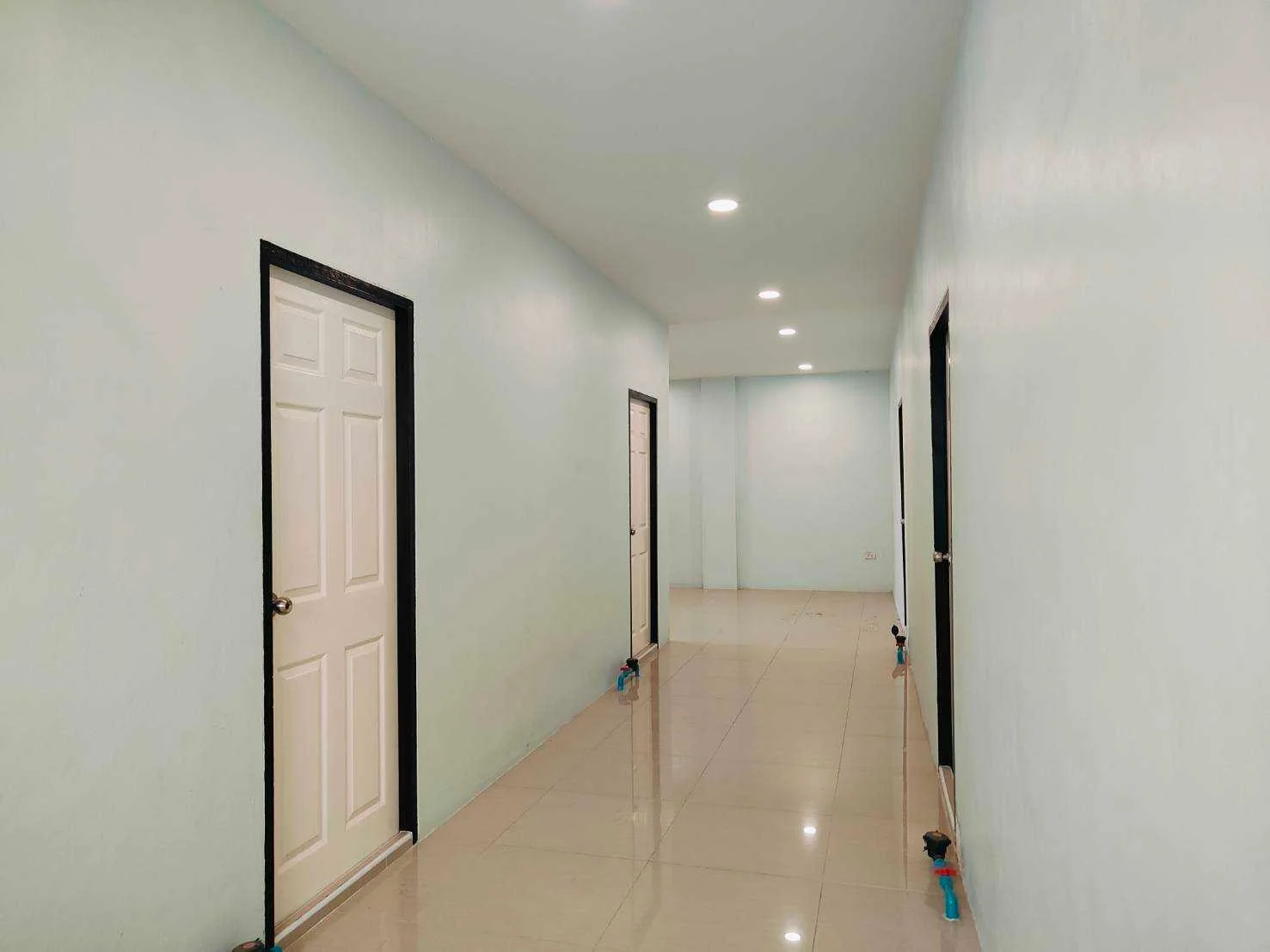 ขายห้องเช่า อาคารพาณิชย์ 4 ชั้น 3 คูหา หน้าหมู่บ้านคู่ขวัญหรรษา 6 เพชรเกษม 81 ย่านชุมชน มีที่จอดรถ เดินทางสะดวก - image 7