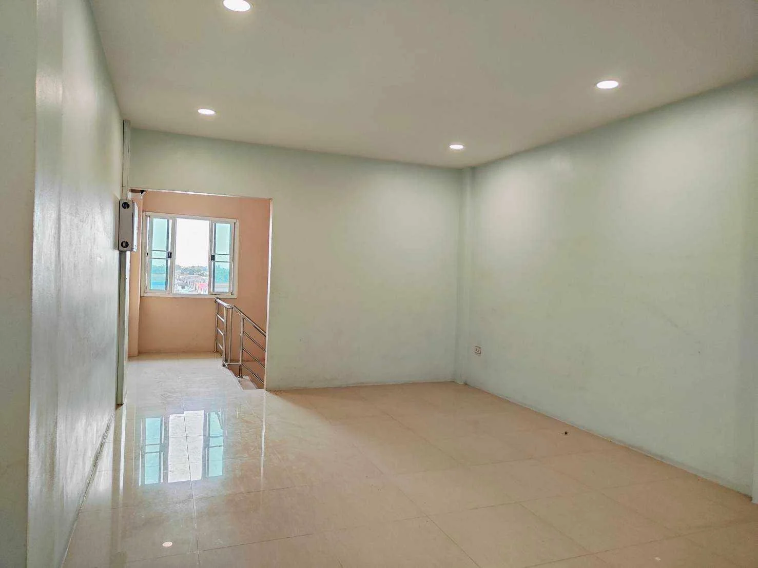 ขายห้องเช่า อาคารพาณิชย์ 4 ชั้น 3 คูหา หน้าหมู่บ้านคู่ขวัญหรรษา 6 เพชรเกษม 81 ย่านชุมชน มีที่จอดรถ เดินทางสะดวก - image 8