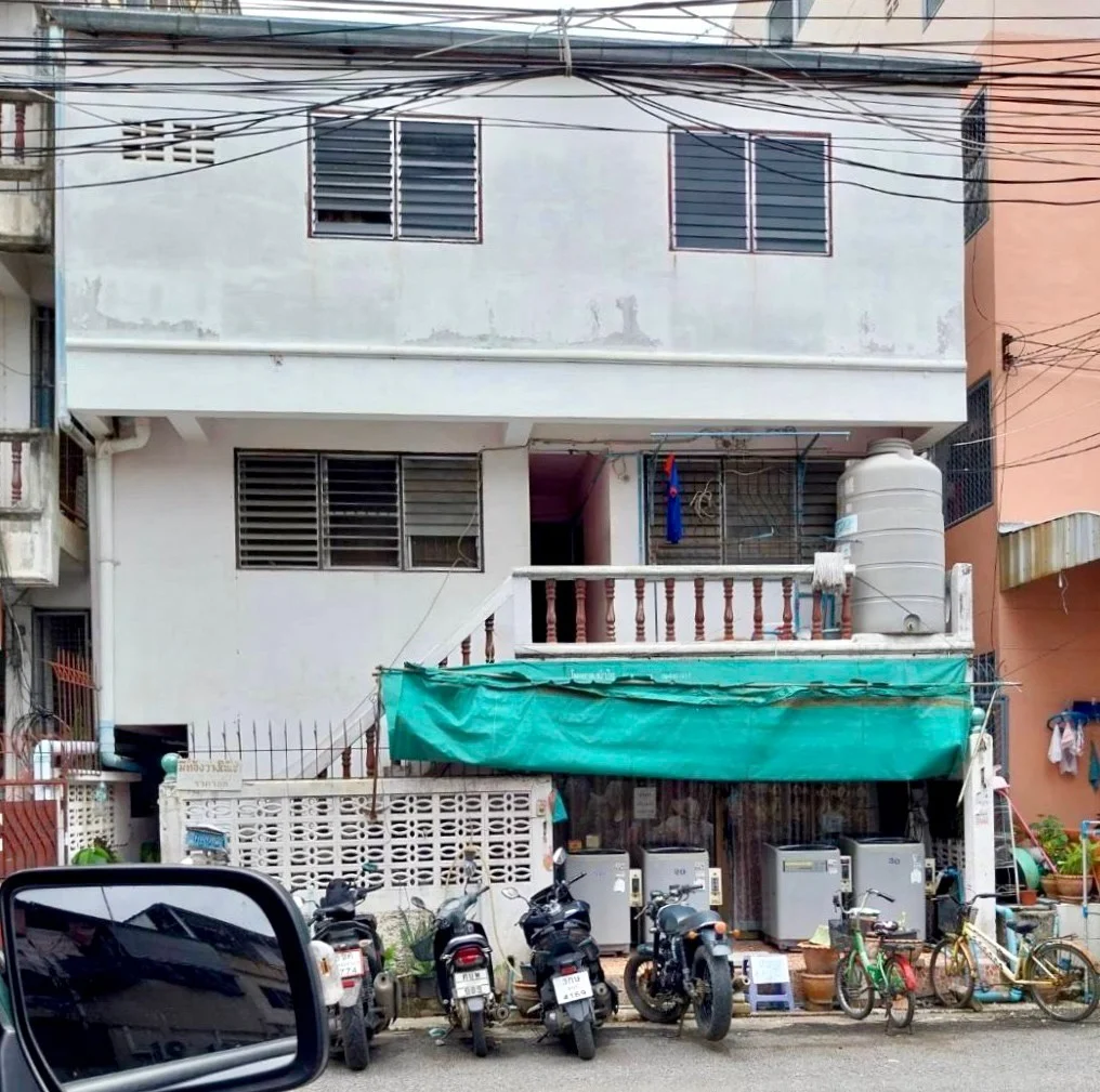 ขายอพาร์ทเม้นท์ 3 ชั้น 16 ห้อง เคหะบางพลี ซ.ฝ5 ตรงข้ามตลาดเคหะ ทำเลยดี เดินทางสะดวก ผู้เช่าเต็มทุกห้อง ZY231