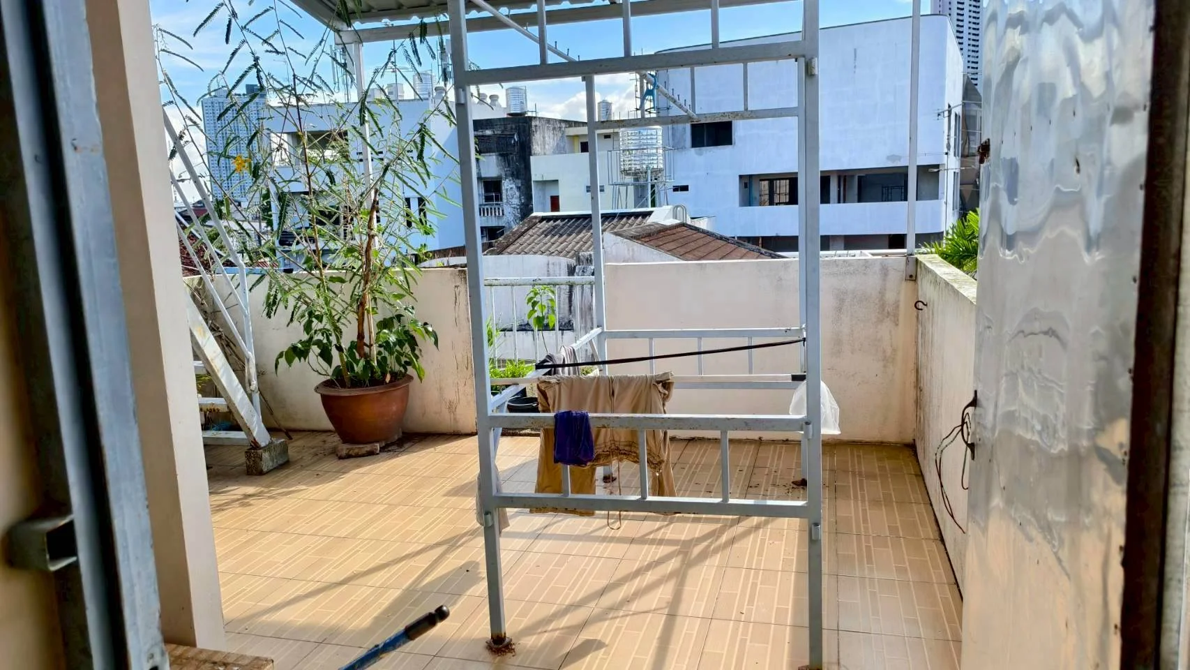 ขายด่วน! ทาวน์เฮาส์ 3 ชั้น 20.2 ตารางวา ทำเลทอง ใจกลางเมืองสงขลา ถนนคลองเรียน 2 ซอย 2 – เข้าออกสะดวก ใกล้ทุกจุดสำคัญ - image 8