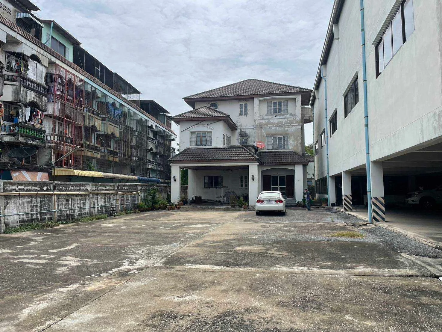 ขายคอร์ดแบดมินตันเก่าพร้อมบ้าน 1 ไร่ 4 ตารางวา พระราม 2 ซอย 6 ราคา 45 ลบ. - image 2