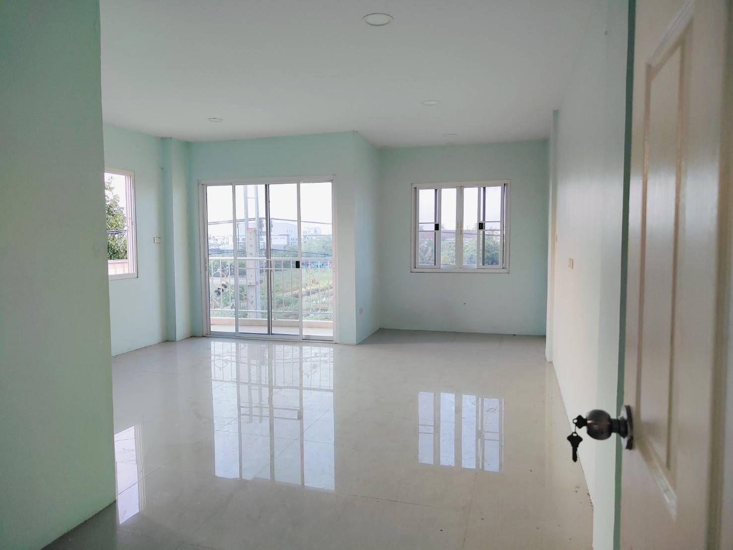 ขาย/เช่า ที่ดินพร้อมอาคารพาณิชย์ 4 ชั้น 43 ตร.วา คูหาริมสุด มีพื้นที่ด้านข้าง ย่านชุมชน มีที่จอดรถ เพชรเกษม 81 - image 4