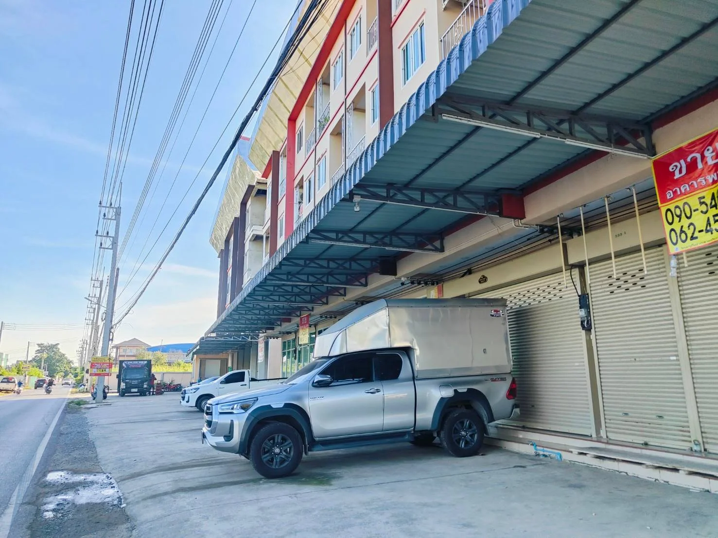 ขาย/เช่า ที่ดินพร้อมอาคารพาณิชย์ 4 ชั้น 43 ตร.วา คูหาริมสุด มีพื้นที่ด้านข้าง ย่านชุมชน มีที่จอดรถ เพชรเกษม 81 - image 3