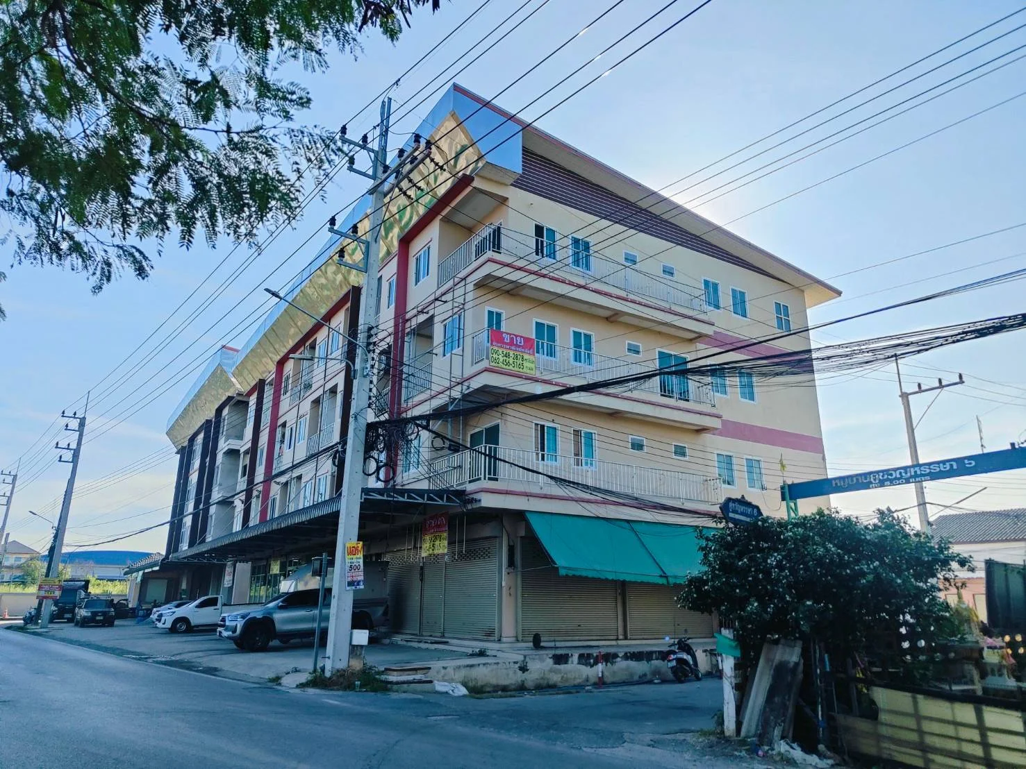 ขาย/เช่า ที่ดินพร้อมอาคารพาณิชย์ 4 ชั้น 43 ตร.วา คูหาริมสุด มีพื้นที่ด้านข้าง ย่านชุมชน มีที่จอดรถ เพชรเกษม 81 - image 2