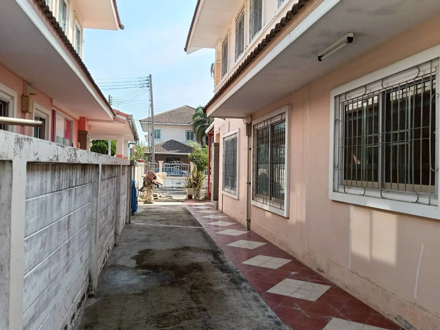 บ้านเดี่ยว 2 ชั้น หม่บ้านแกรนด์วิลล์ 2 ซอย 2 หลังใหญ่ เนื้อที่ 97 ตารางวา - image 2