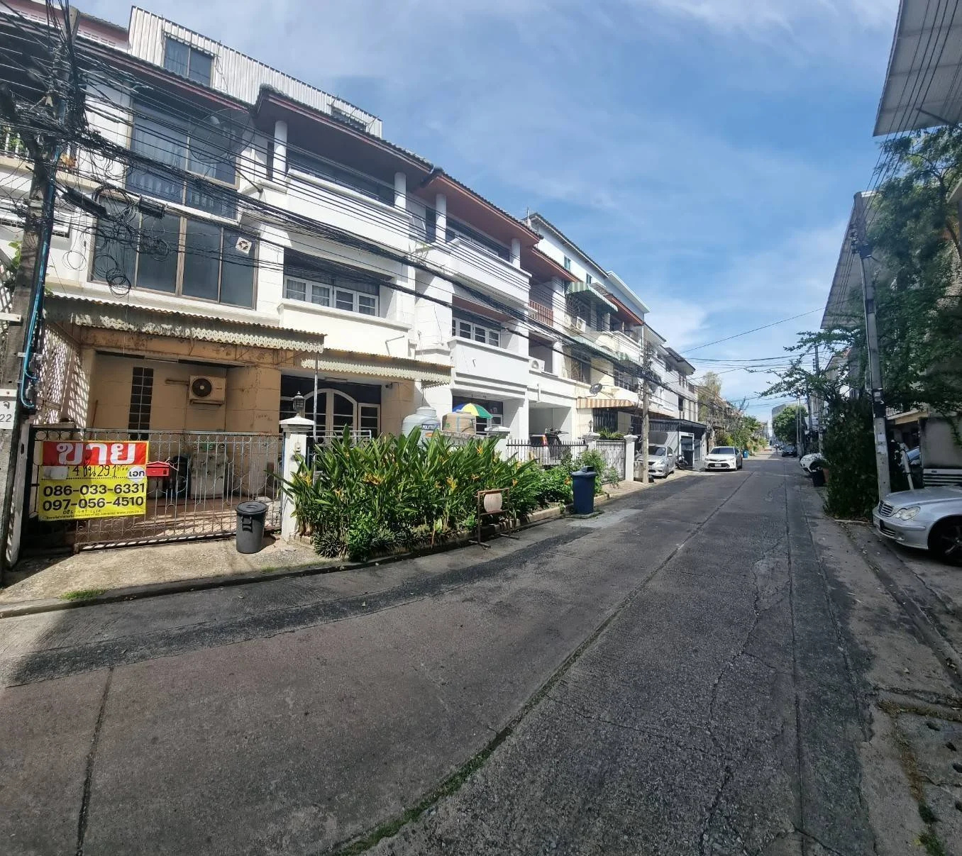 ขายทาวน์เฮ้าส์ 4 ชั้น 29 ตรว. ต่อเติมสวย 5 ห้องนอน 6 ห้องน้ำ ชั้นล่างพื้นหินอ่อน ห้องนอนพื้นไม้ปาเก้ - image 2