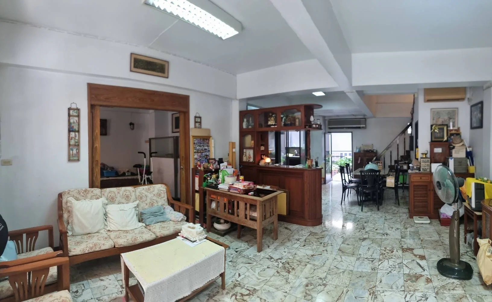 ขายทาวน์เฮ้าส์ 4 ชั้น 29 ตรว. ต่อเติมสวย 5 ห้องนอน 6 ห้องน้ำ ชั้นล่างพื้นหินอ่อน ห้องนอนพื้นไม้ปาเก้ - image 4