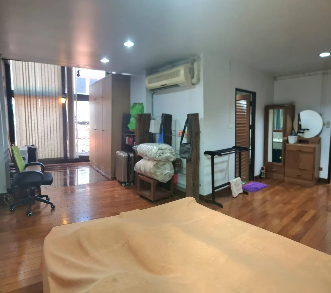 ขายทาวน์เฮ้าส์ 4 ชั้น 29 ตรว. ต่อเติมสวย 5 ห้องนอน 6 ห้องน้ำ ชั้นล่างพื้นหินอ่อน ห้องนอนพื้นไม้ปาเก้ - image 6