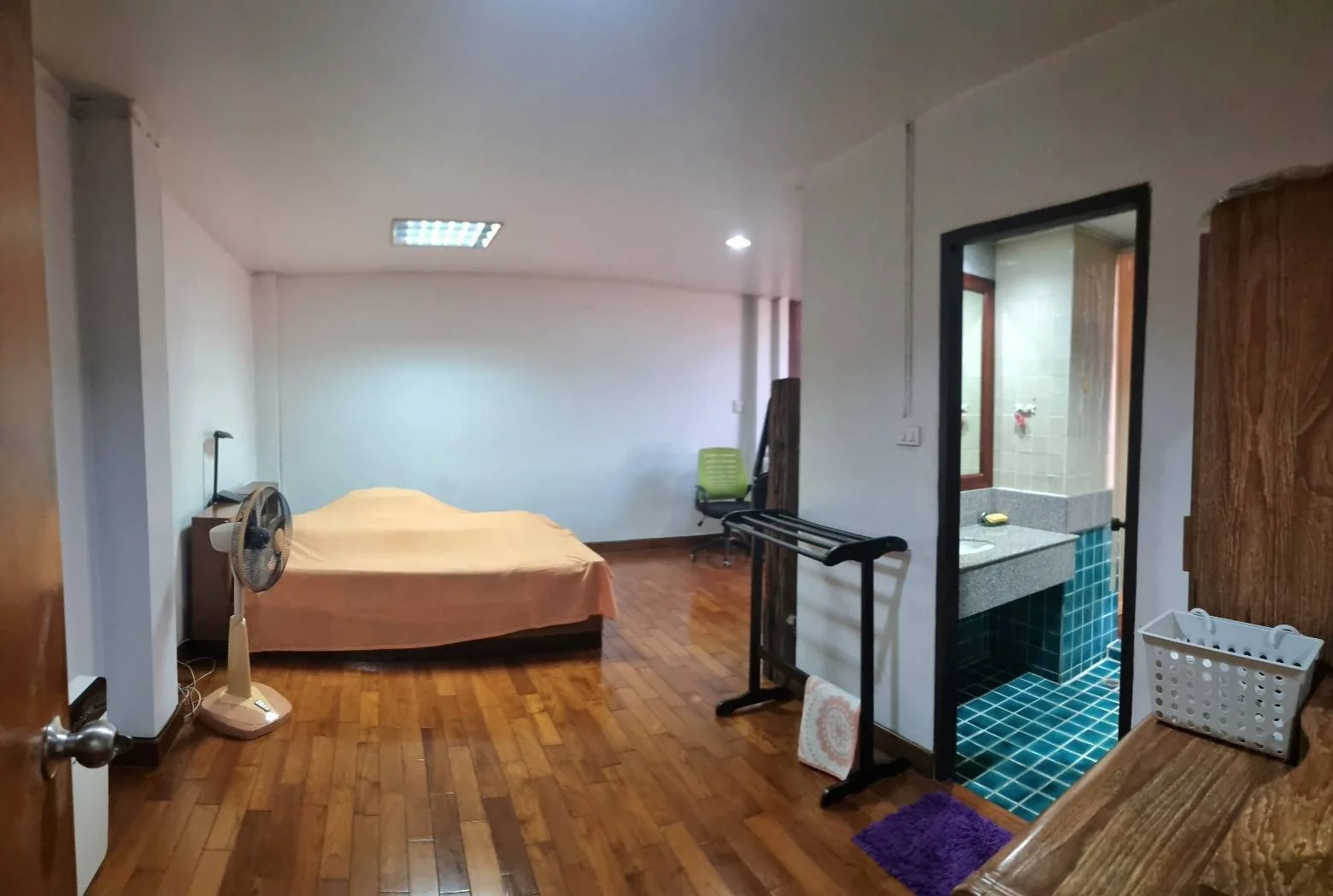 ขายทาวน์เฮ้าส์ 4 ชั้น 29 ตรว. ต่อเติมสวย 5 ห้องนอน 6 ห้องน้ำ ชั้นล่างพื้นหินอ่อน ห้องนอนพื้นไม้ปาเก้ - image 7