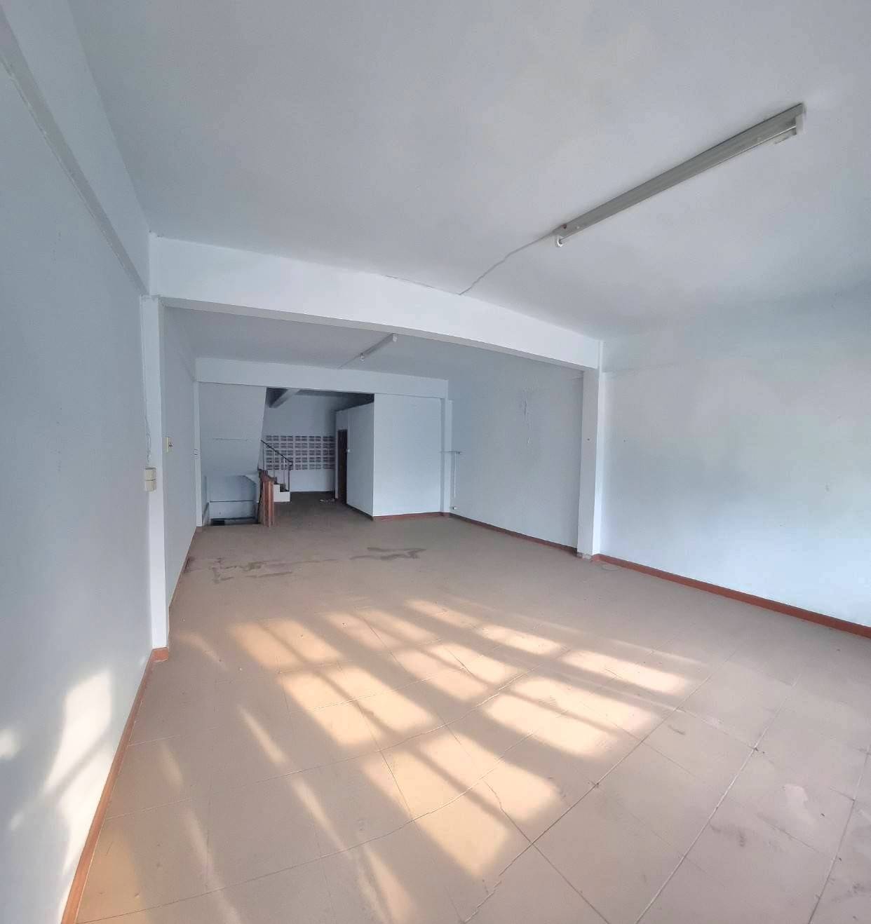 ให้เช่าอาคารพาณิชย์ 3 ชั้น 37 ตารางวา ทำเลทอง บนถนนพระยาสุเรนทร์ 8 - image 3