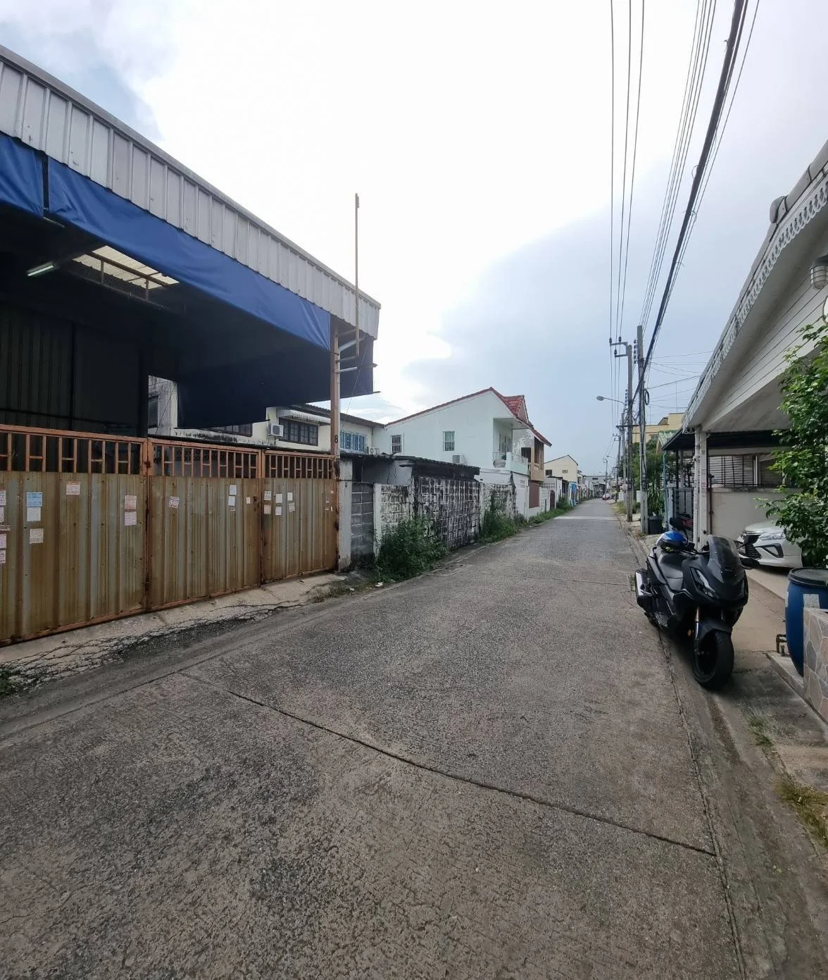 ขายด่วน! โกดังพร้อมใช้งาน  ขนาด 91 ตารางวา  2 ห้องน้ำ  พร้อมห้องออฟฟิศในตัว บนทำเลศักยภาพสูงในซอยพระยาสุเรนทร์ 14 - image 2