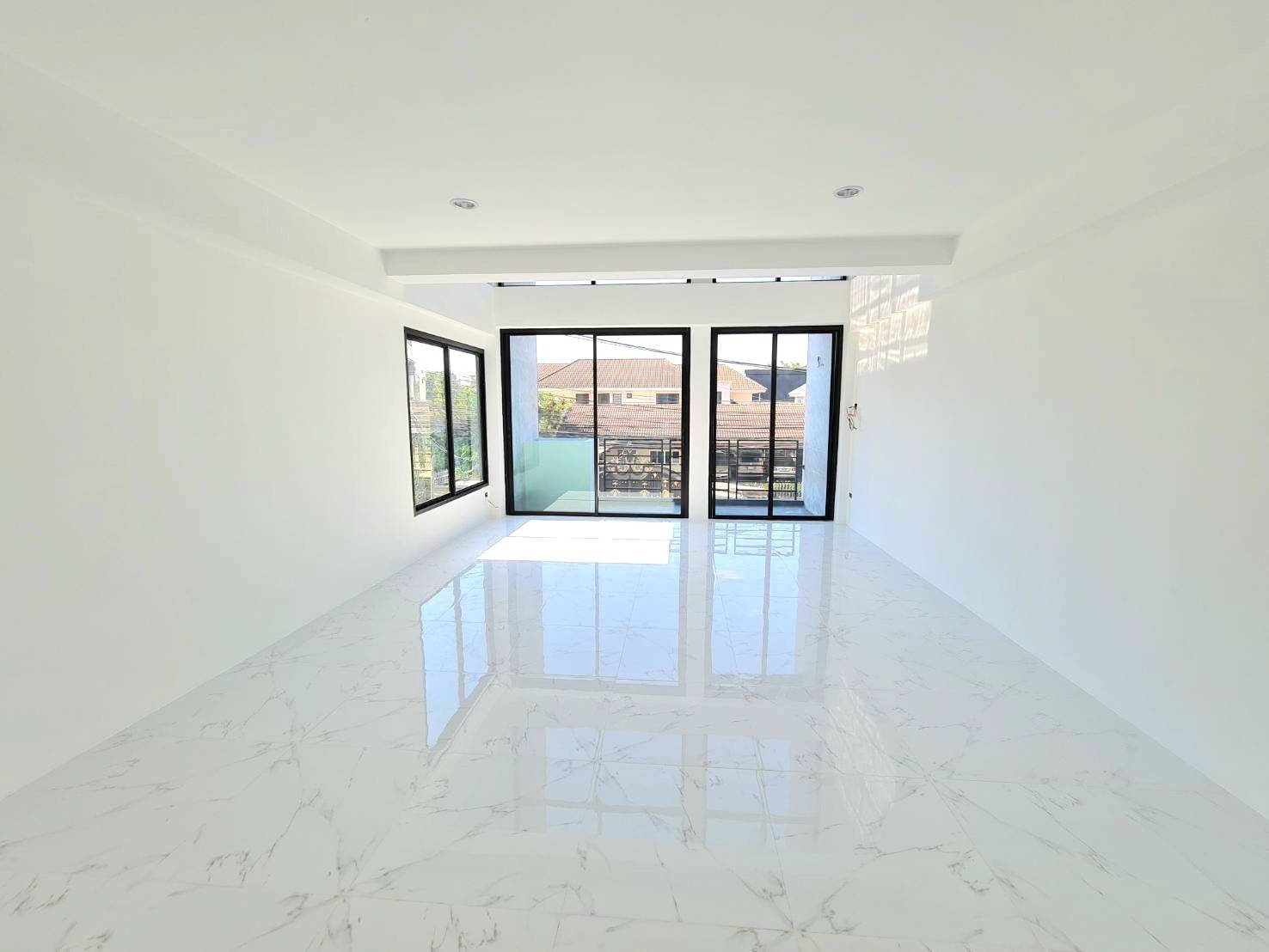 ขายทาวน์โฮม-โฮมออฟฟิส 2 คูหา 3 ชั้น 53 ตารางวา ใกล้ รร.บดินทร์ ย่านทาวน์อินทาวน์ ลาดพร้าว - image 3