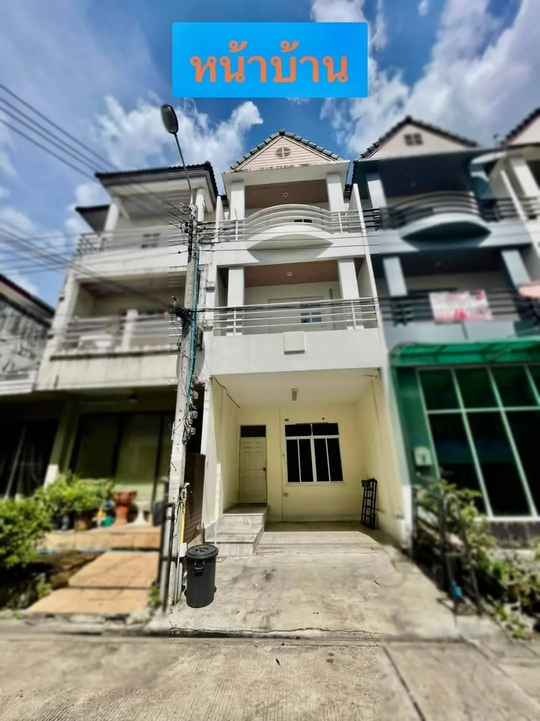 ขาย/เช่า ทาวน์เฮ้าส์ 3 ชั้นครึ่ง ใจกลางเมืองหมู่บ้านทาวน์อินทาวน์ ออกได้ 2 ทาง ประดิษฐ์มนูธรรม ถ.อินทราภรณ์