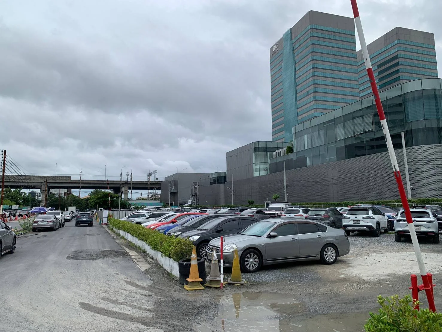 ขายที่ดินบางนาสวยมากๆ บางนา กม.3 ทำเลทอง 202 ตร.วา ใกล้ รพ.ไทยนครินทร์ ถมแล้ว รูปแปลงสี่เหลี่ยมสวย - image 4