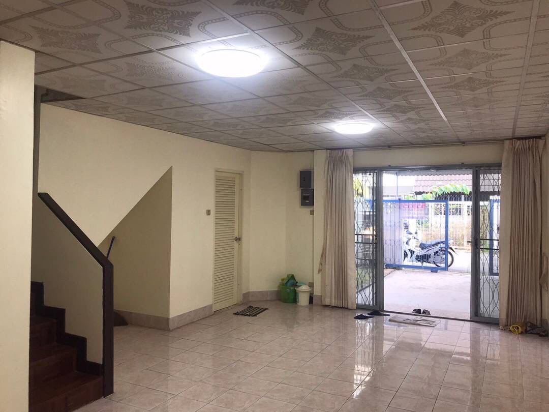 ขายด่วน ทาวน์เฮ้าส์ 2 ชั้น เนื้อที่ 21 ตารางวา ซอยลาดพร้าว 33 - image 4