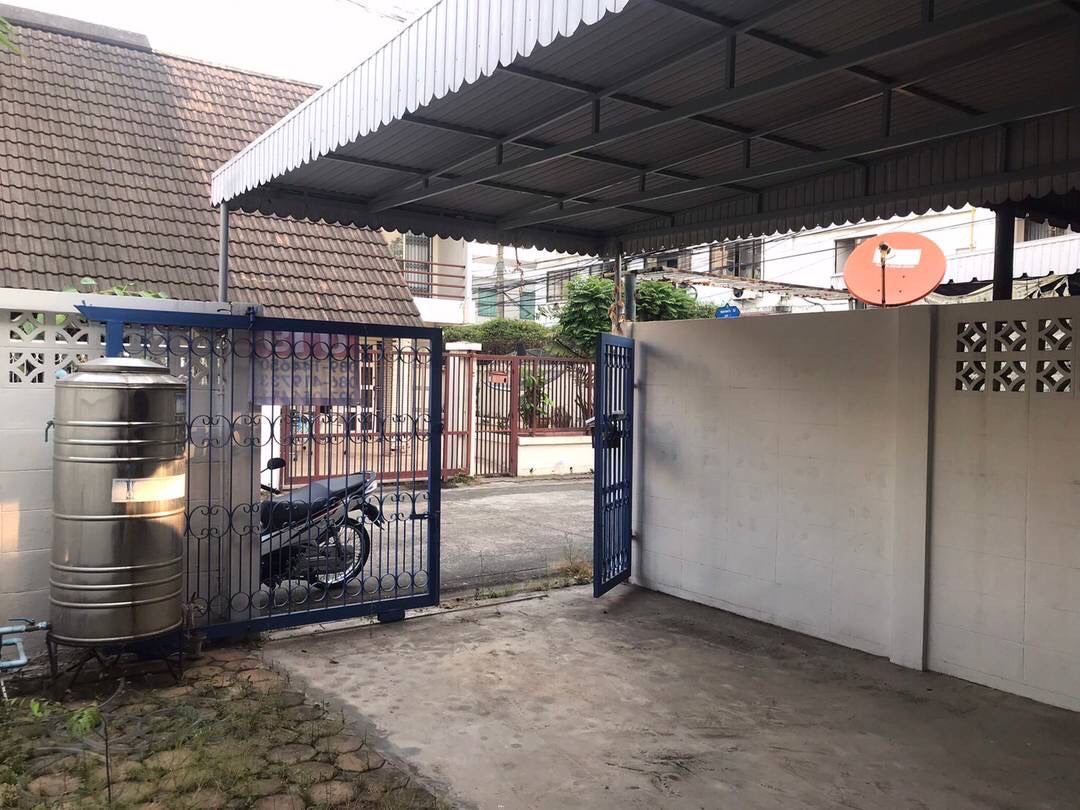 ขายด่วน ทาวน์เฮ้าส์ 2 ชั้น เนื้อที่ 21 ตารางวา ซอยลาดพร้าว 33 - image 6