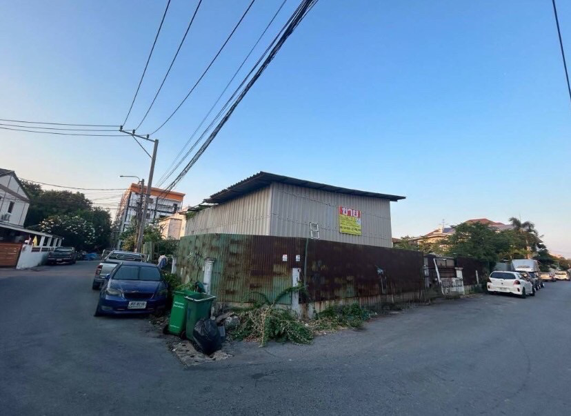 ขายที่ดินพร้อมสิ่งปลูกสร้าง เนื้อที่ 198 ตารางวา ซอยลาดพร้าว 80 แยก 26 - image 3