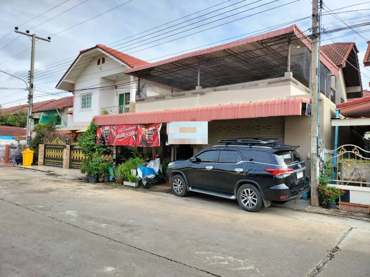 บ้านเดี่ยว 2 ชั้น “หมู่บ้านการุณรังษี” ทำเลทองกลางเมือง 50 ตารางวา ต่อเติมเต็ม