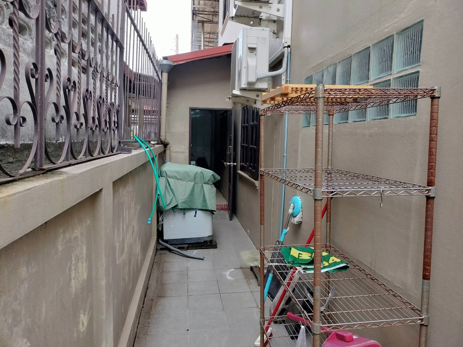 บ้านเดี่ยว 2 ชั้น “หมู่บ้านการุณรังษี” ทำเลทองกลางเมือง 50 ตารางวา ต่อเติมเต็ม - image 2