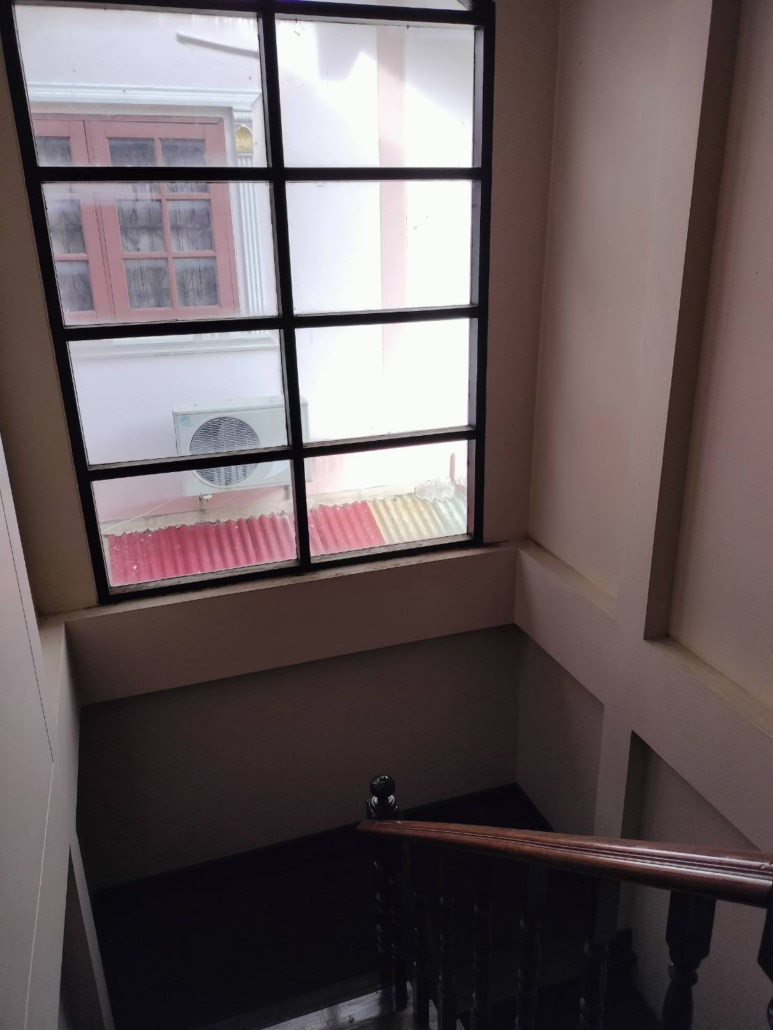 บ้านเดี่ยว 2 ชั้น “หมู่บ้านการุณรังษี” ทำเลทองกลางเมือง 50 ตารางวา ต่อเติมเต็ม - image 3