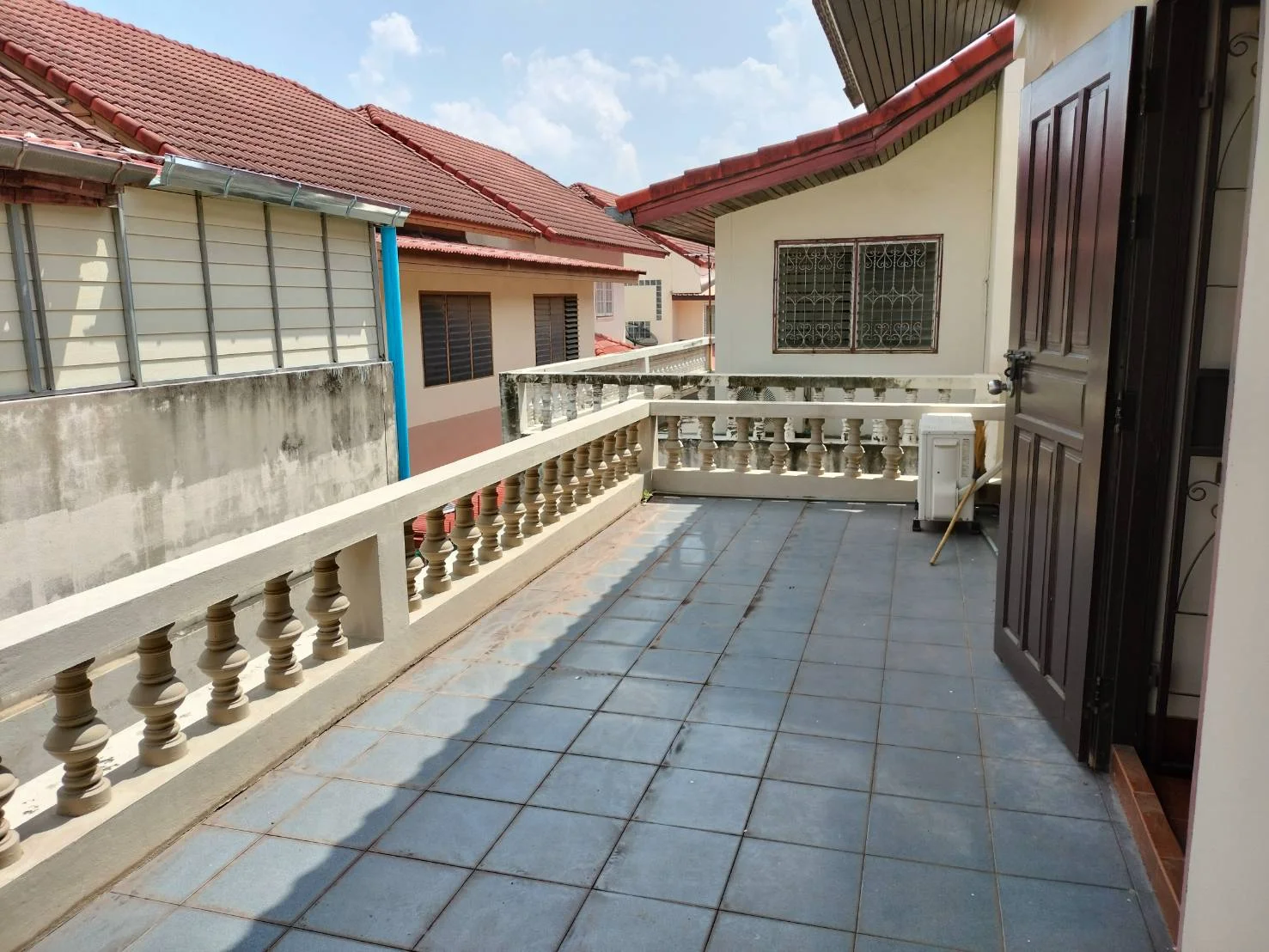 บ้านเดี่ยว 2 ชั้น “หมู่บ้านการุณรังษี” ทำเลทองกลางเมือง 50 ตารางวา ต่อเติมเต็ม - image 6