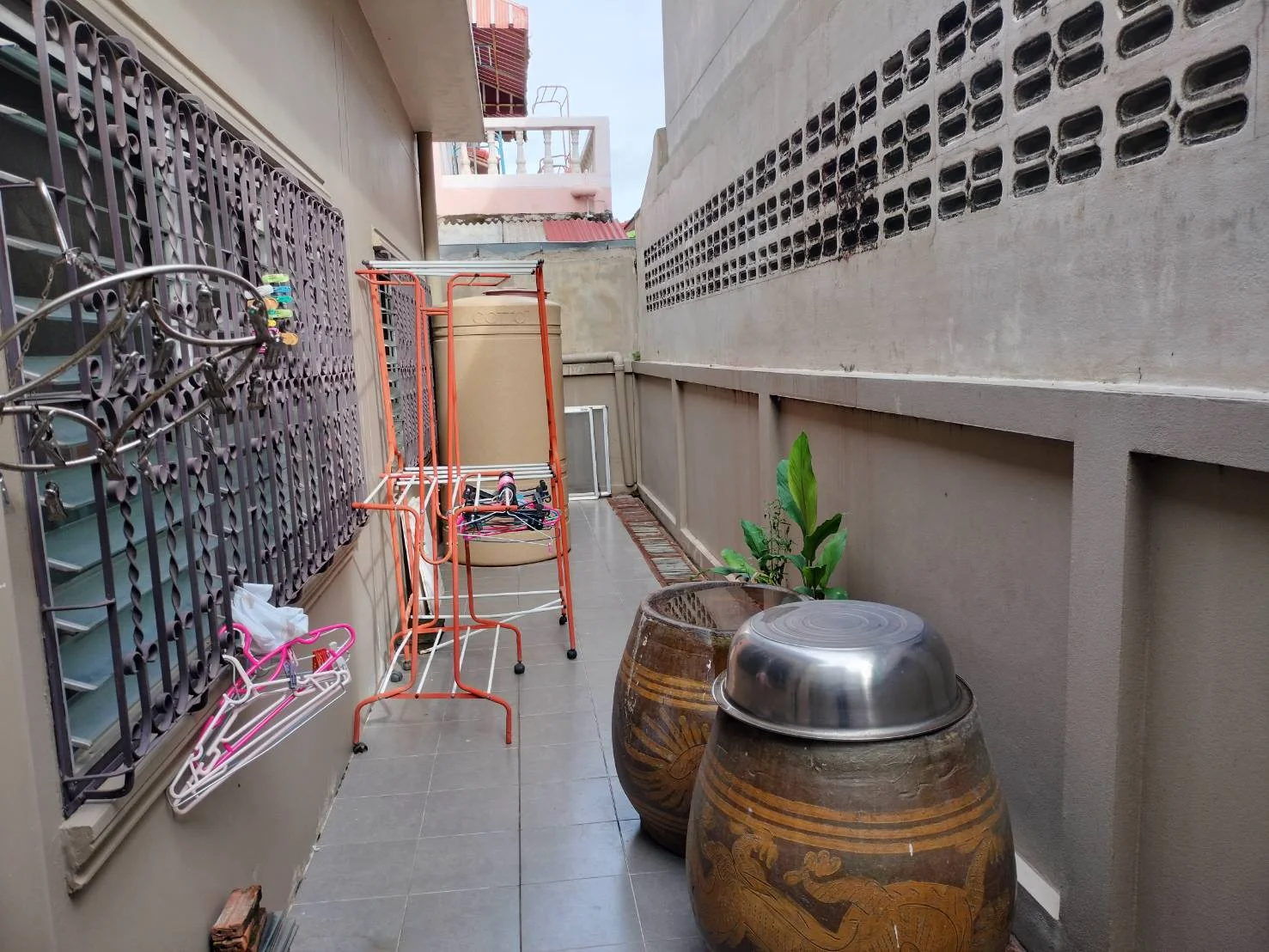 บ้านเดี่ยว 2 ชั้น “หมู่บ้านการุณรังษี” ทำเลทองกลางเมือง 50 ตารางวา ต่อเติมเต็ม - image 9