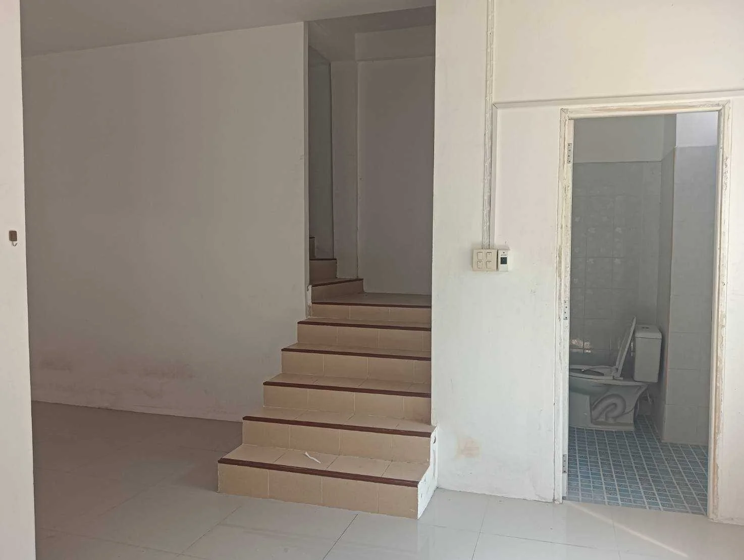 ZSK033 ขายทาวน์เฮ้าส์  2 ชั้น 17 ตารางวา ต.ลาดใหญ่ สมุทรสงคราม - image 8