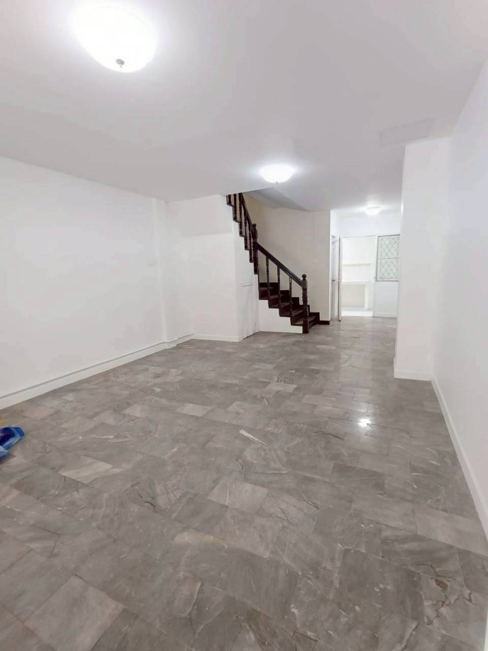 ขาย ทาวน์เฮ้าส์ 2 นอน 2 น้ำ พร้อมเข้าอยู่  หมู่บ้านเคซี1 ซอย15  รามอินทรา วัชรพล สายไหม หทัยราษฎร์  - image 3