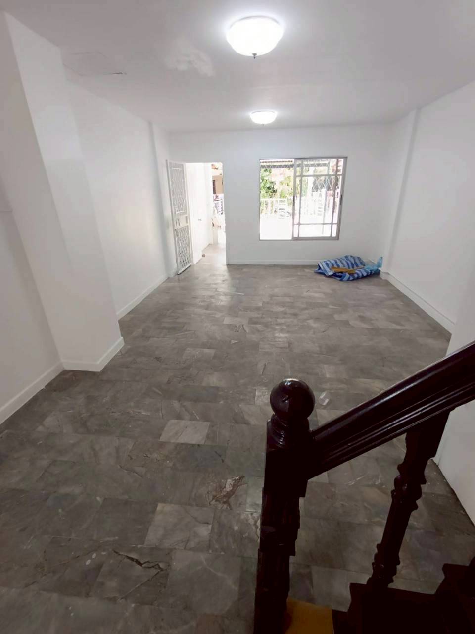 ขาย ทาวน์เฮ้าส์ 2 นอน 2 น้ำ พร้อมเข้าอยู่  หมู่บ้านเคซี1 ซอย15  รามอินทรา วัชรพล สายไหม หทัยราษฎร์  - image 4